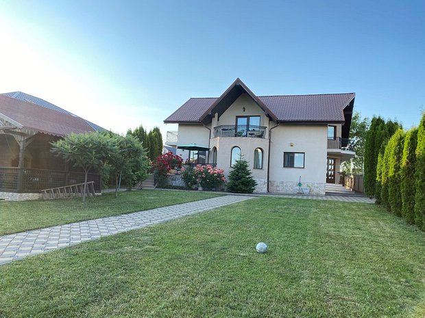 Casa / Vila de vanzare in zona Suceava, Scheia - individuala cu 4 ...