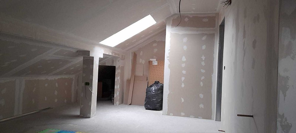 Casa de vânzare 4 camere - imaginea 0 + 1