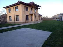 Casa 3 camere în Luciu