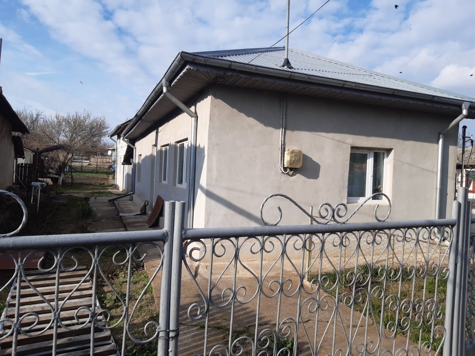 vânzare casa Budeşti, judeţ Călăraşi, 25 km de Bu