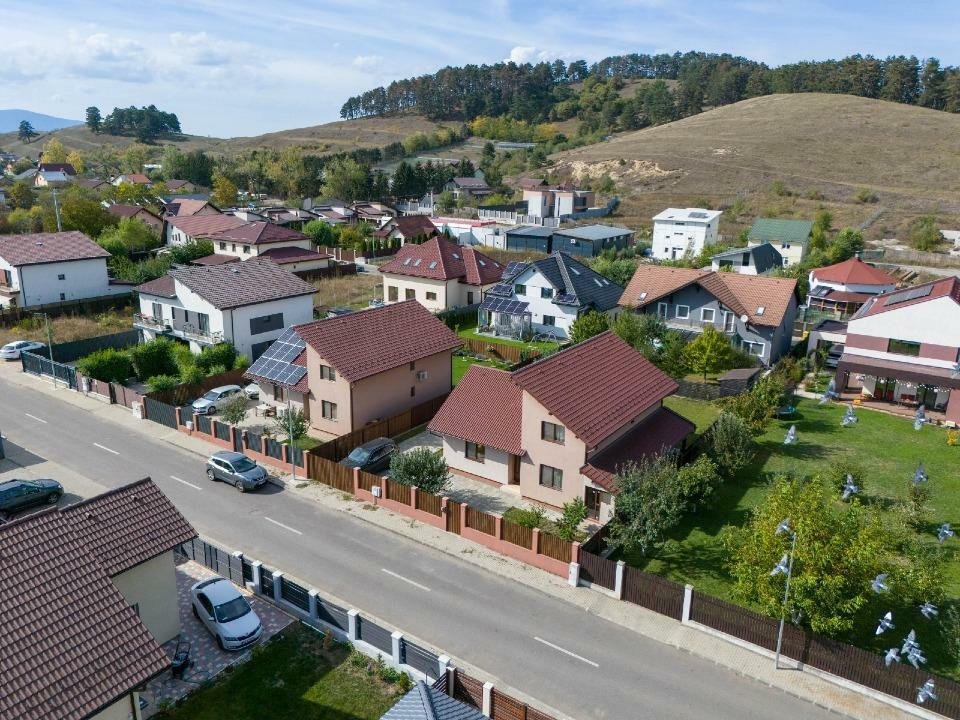 Vila in cartier rezidential, cu vedere la Lempes, pe strada Fragilor in Sanpetru