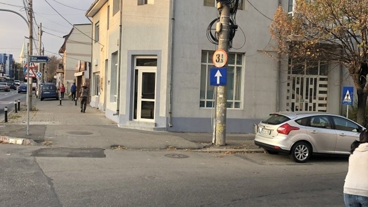 De Inchiriat spatiu comercial Negru Vodă colţ cu Eremia Grigorescu, Piteşti