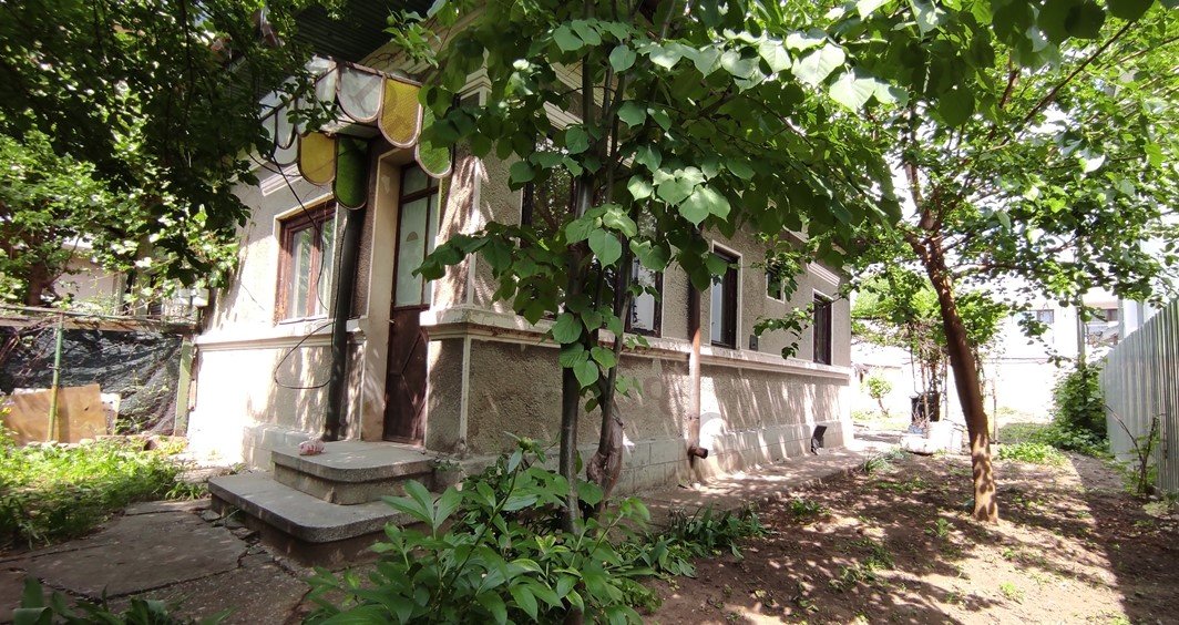Bucurestii Noi -Biserica Bazilescu , casa renovabila 2 camere ,teren 285 mp