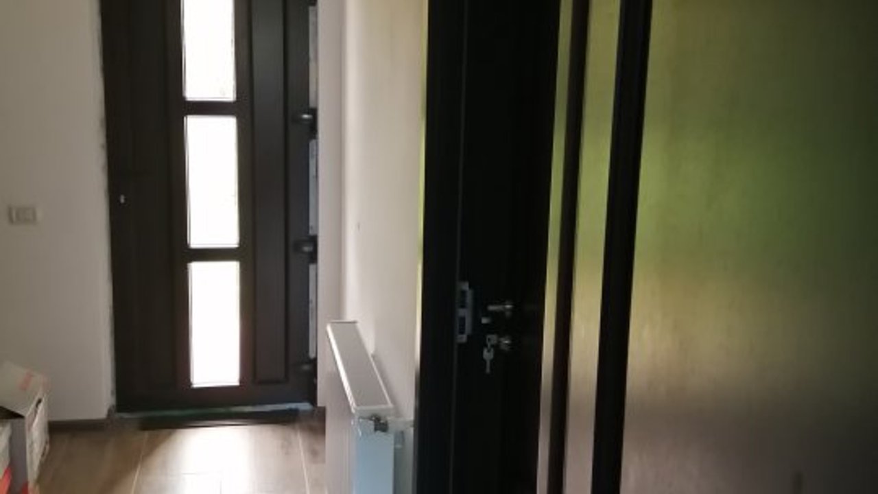 Vând vila +teren 600 m2 central