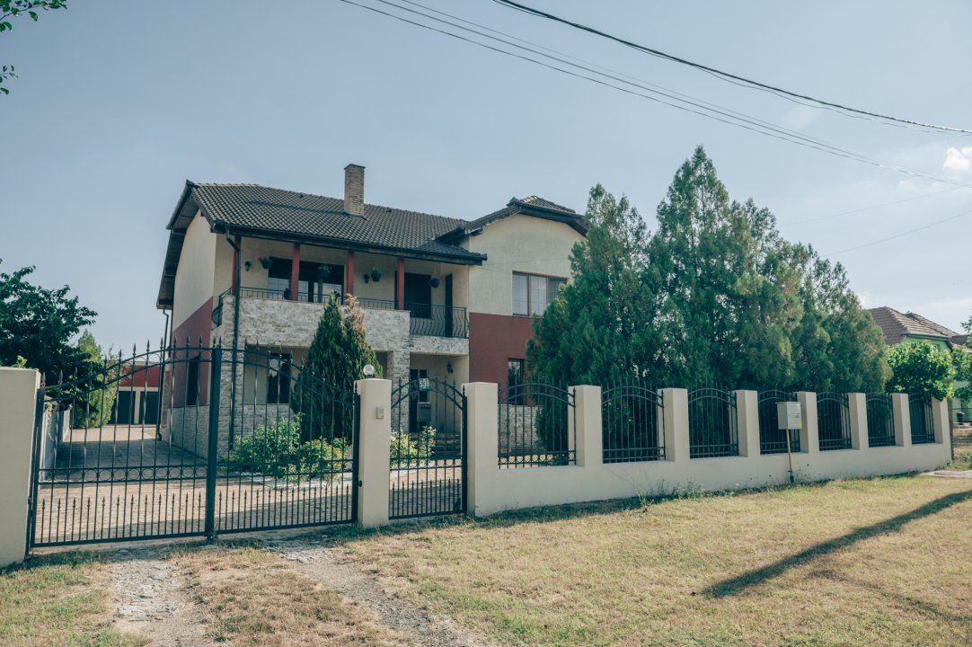 Vila cu piscina Fantanele, Arad