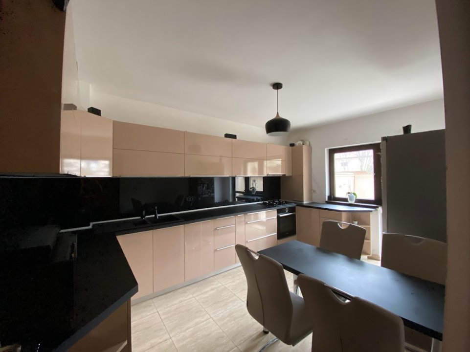 Direct proprietar - Casa tip triplex P+1 Cartierul Latin - Prelungirea Ghencea