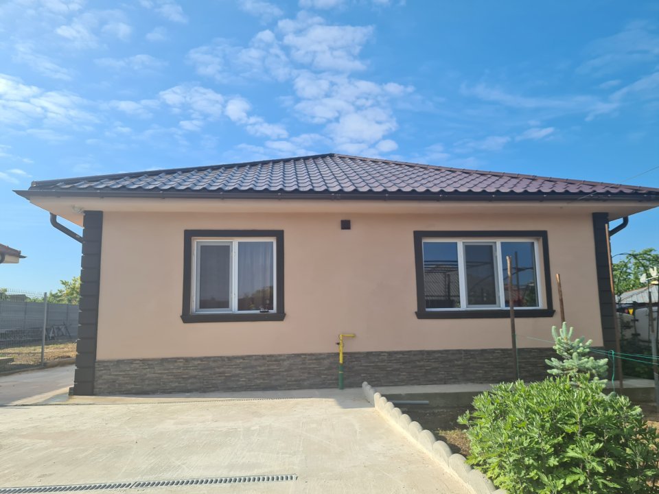 Vand casa în Limanu