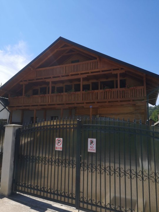 Vând casa în Bucovina