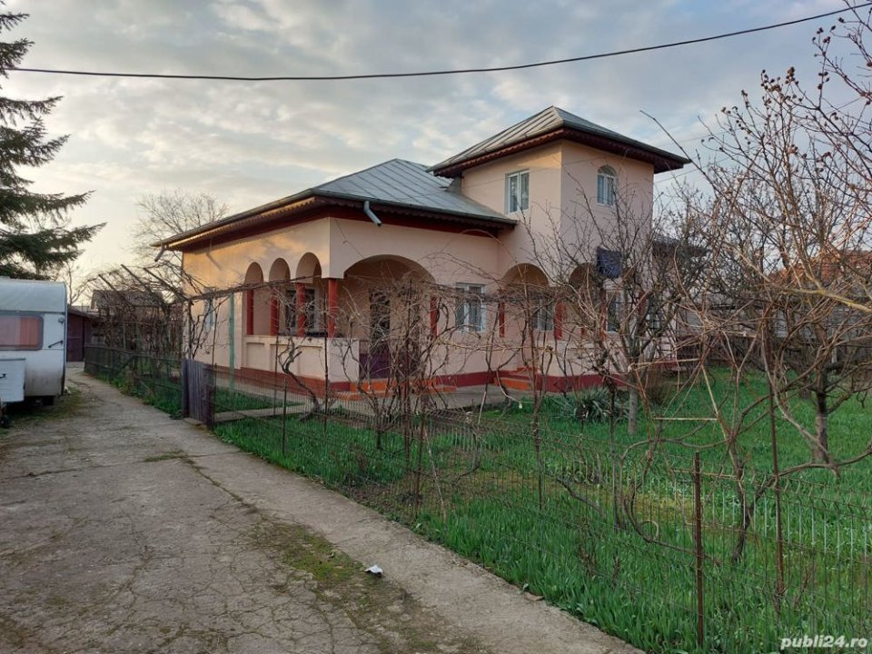 Vand Casa 4 camere, central, direct proprietar