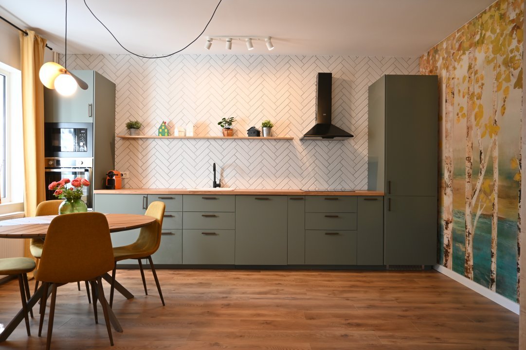 Vila renovata 2023     |     Mobilata si utilata      |     La 100 m de padure