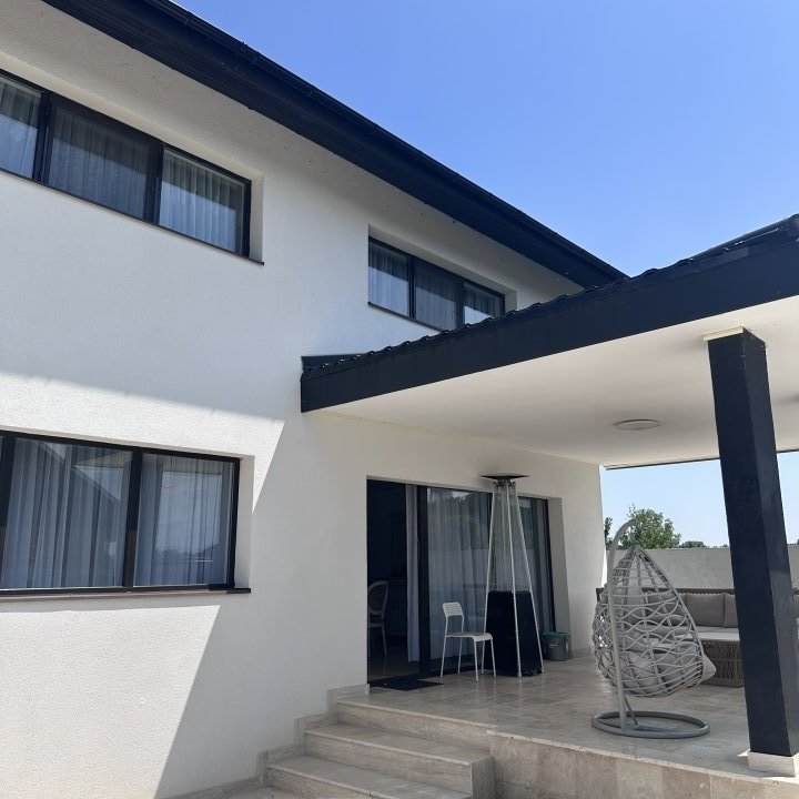 Vila cu ieşire la lac