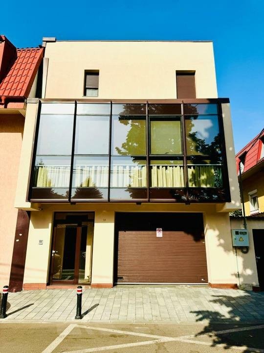 Proprietar : vand resedinta perfecta pentru o familie extinsa !