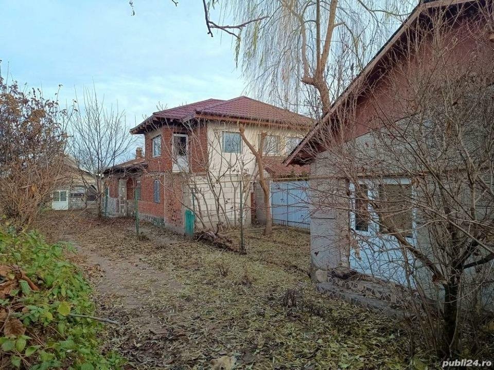 Case, Spaţiu Comercial, Construcţii şi Teren 830m2 (Ploieşti 11min;Bucureşti 53m