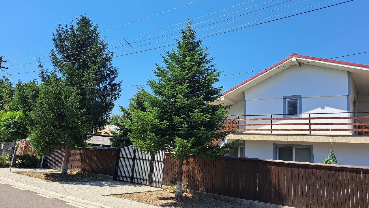 Casa de vanzare, 4 camere, parter & mansarda