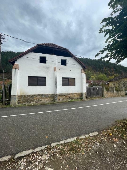 Vand sau Schimb casa Bozes