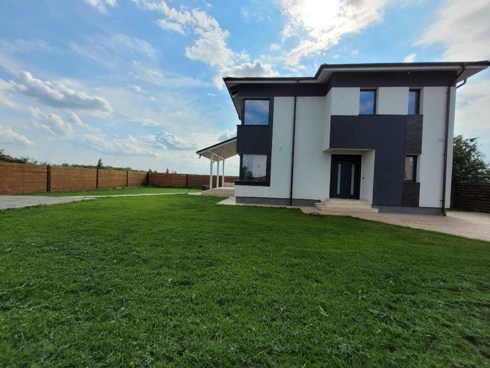 Casa individuala 200 mp construiti / 150 mp utili, teren 564 mp - 1100 E