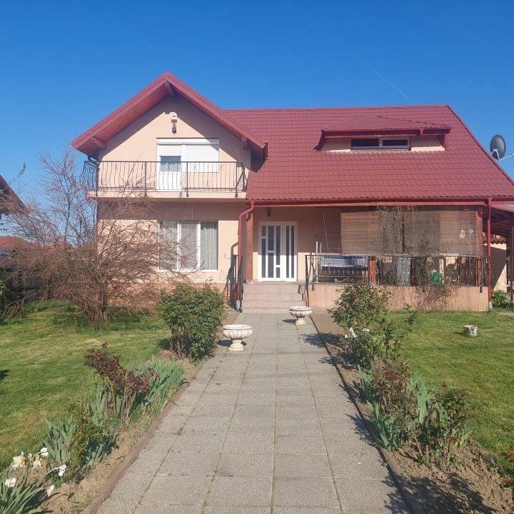 Casa 4 camere zona de Nord a orasului Pitesti.