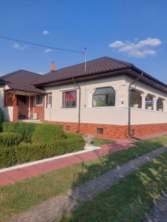 Casă în Puchenii Mari - Odai, la 15 km de Ploieşti şi 40 km de Buc
