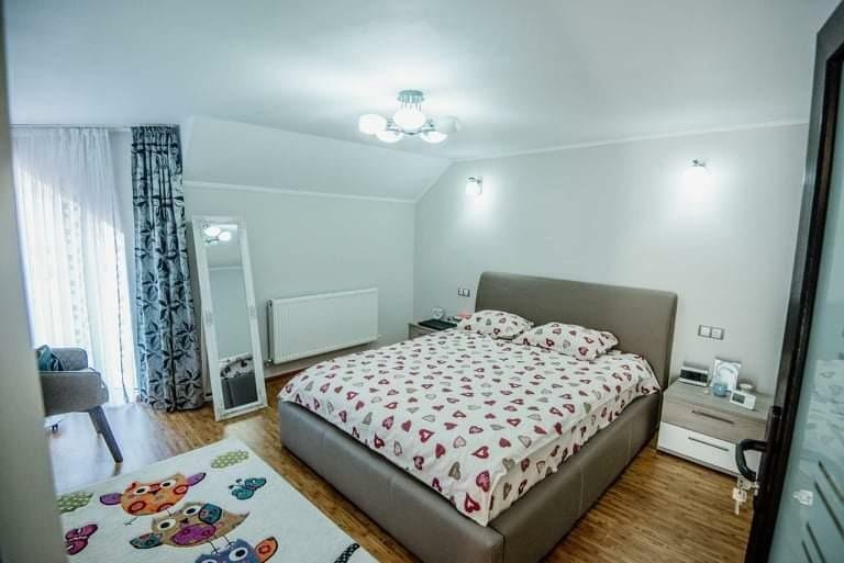 Casa si teren de vanzare