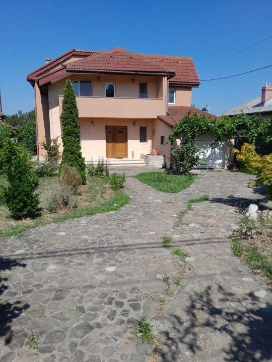 Casa 224 mp, terasa, curte si gradina, anexe depozitare