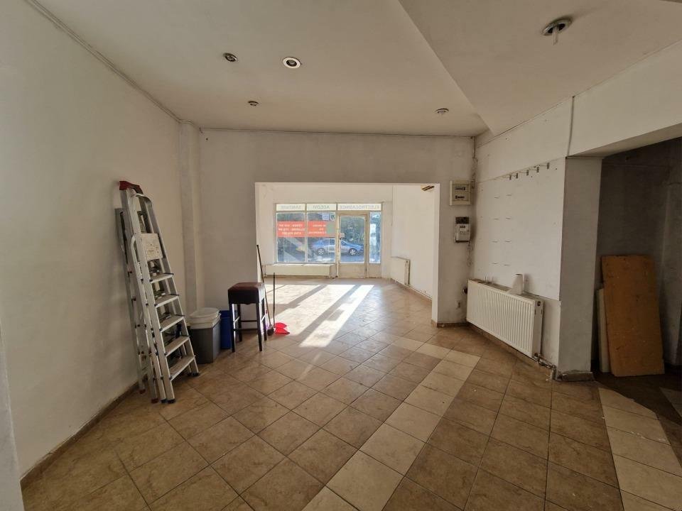 Proprietar Vand Casa de locuit cu spatiu comercial si curte zona Maica Domnului