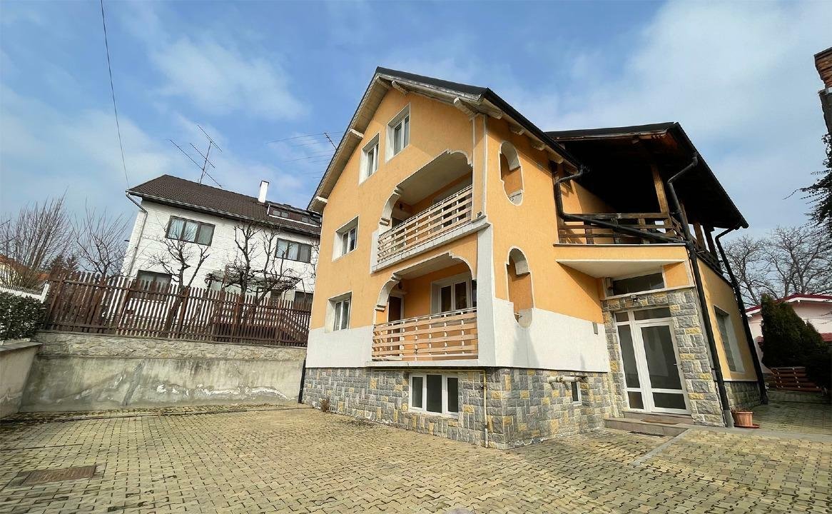 Casă cu 10+2 camere | Sfântu Gheorghe | birouri, clinică, locuit