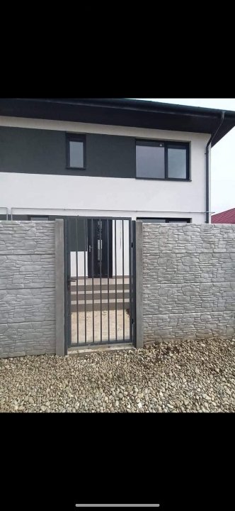 Casă 5 camere , 3 băi , finalizată la cheie 