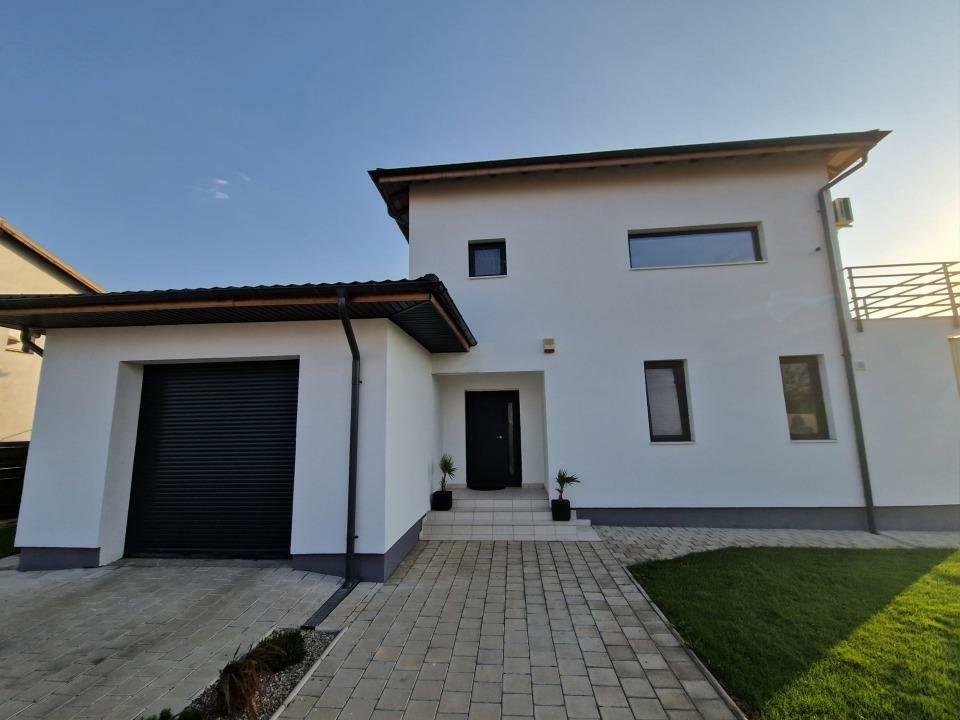 De vânzare casa P+E+Pod+Garaj, cu 4 camere, teren 1040mp