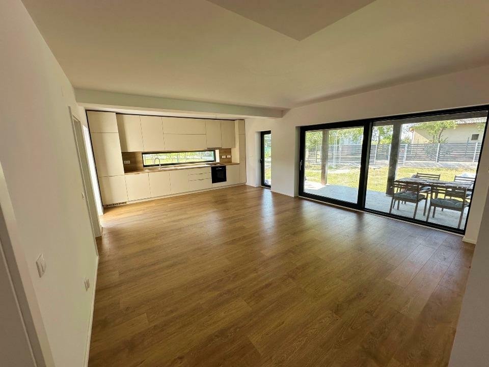 Casa noua, cocheta si luminoasa in cartier verde si linistit