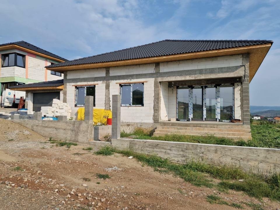 Vând casa nouă pe un nivel