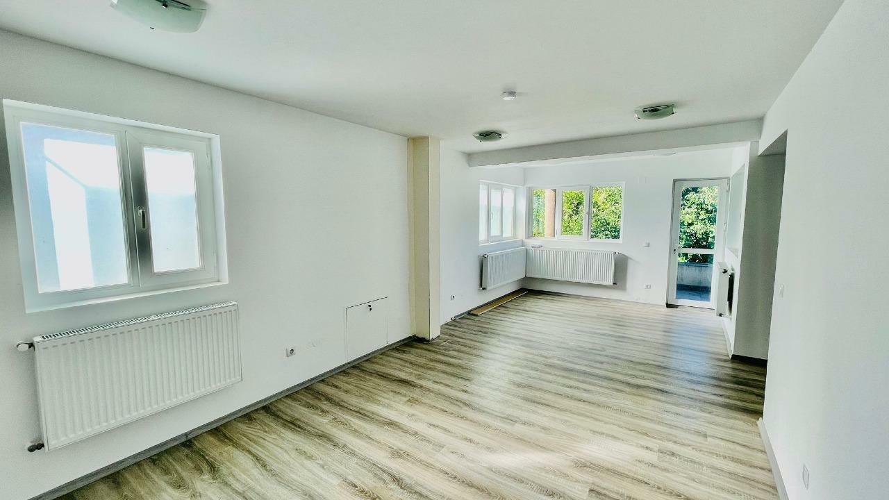 Proprietar vand vila in Militari Apusului 13 camere + M cu 385 mp teren