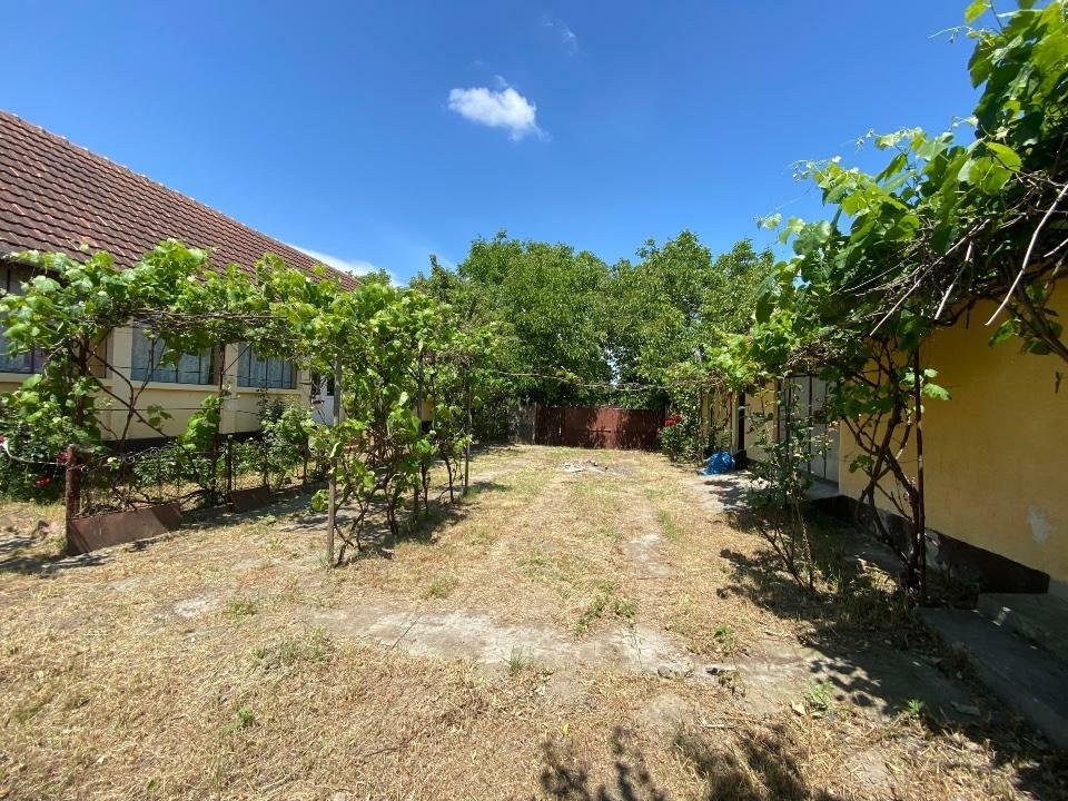 Proprietar vand casa de vacanta gata de locuit in Cebza , sat linistit