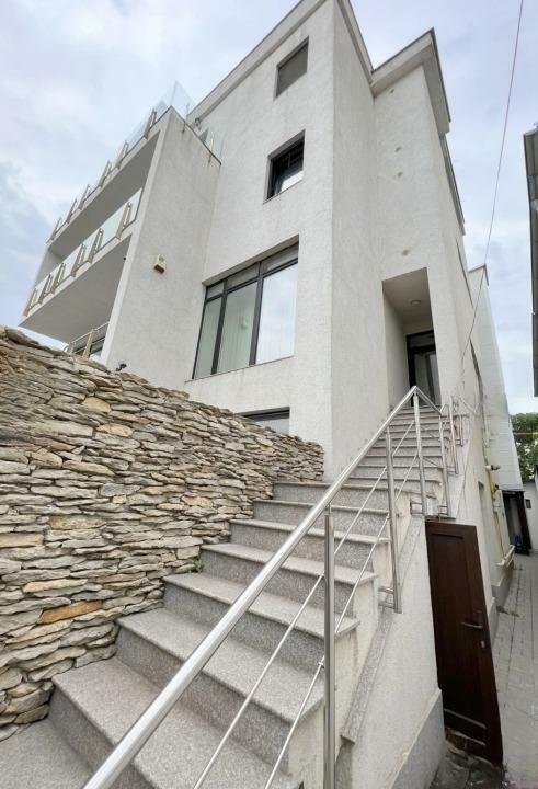 Imobil pentru clinica, birouri sau apartamente de locuit