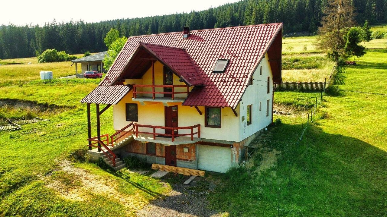 Vand casa de locuit in zona linistita