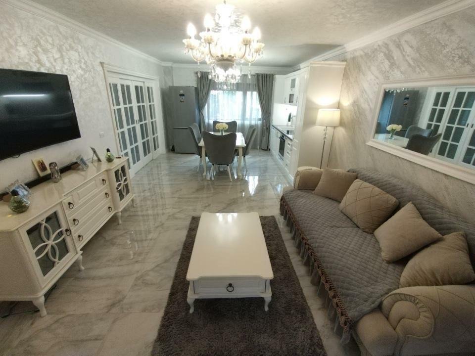 PF v&acirc;nd casă &icirc;n Valea Ad&acirc;ncă comuna Miroslava 