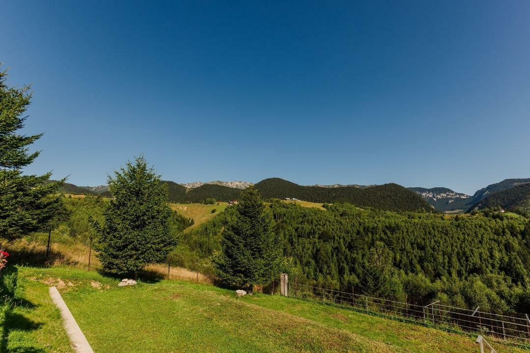 Sat Pestera (BV), Casa plus teren 10 621 mp