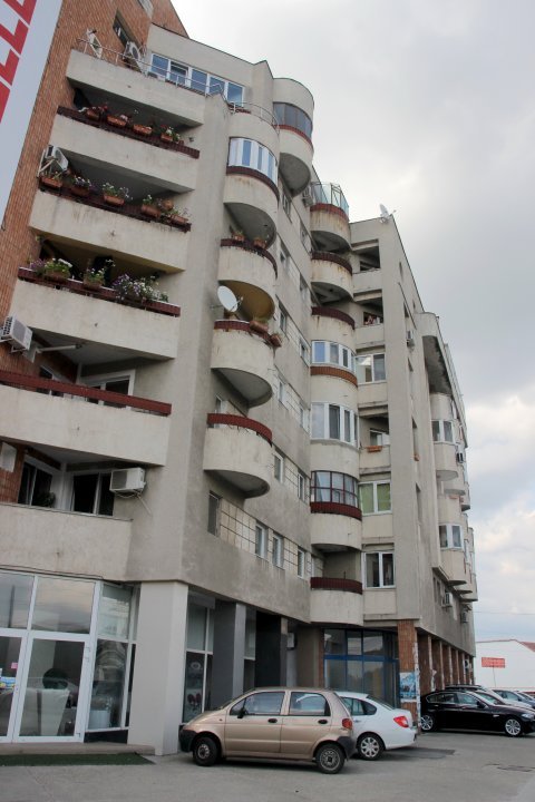 Proprietar vand apartament 4 camere spatios