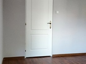Apartament de închiriat 4 camere în Ramnicu Valcea, Central
