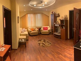 Apartament de vânzare 4 camere în Ghimpati