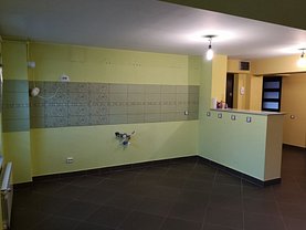 Apartament de vânzare 4 camere în Deva, 22 Decembrie