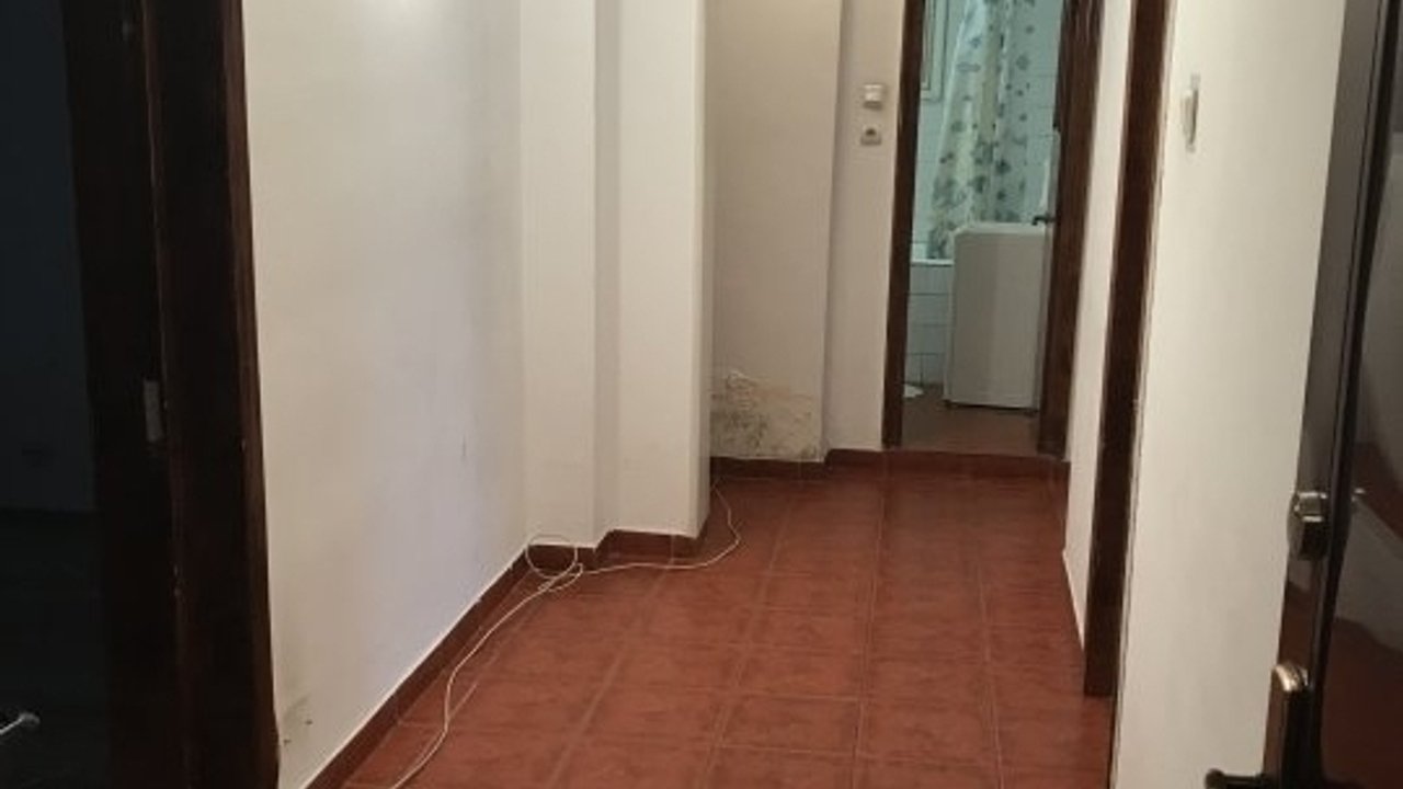 Chirie apart 3 camere, Radu Voda 1, bl B8, et.2, Piata Unirii,