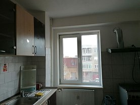 Apartament de vanzare 3 camere, în Oradea, zona Cantemir
