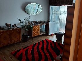 Apartament de vânzare 3 camere, în Râmnicu Vâlcea, zona Cartierul Traian