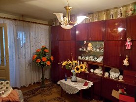Apartament de vanzare 3 camere, în Oradea, zona Rogerius