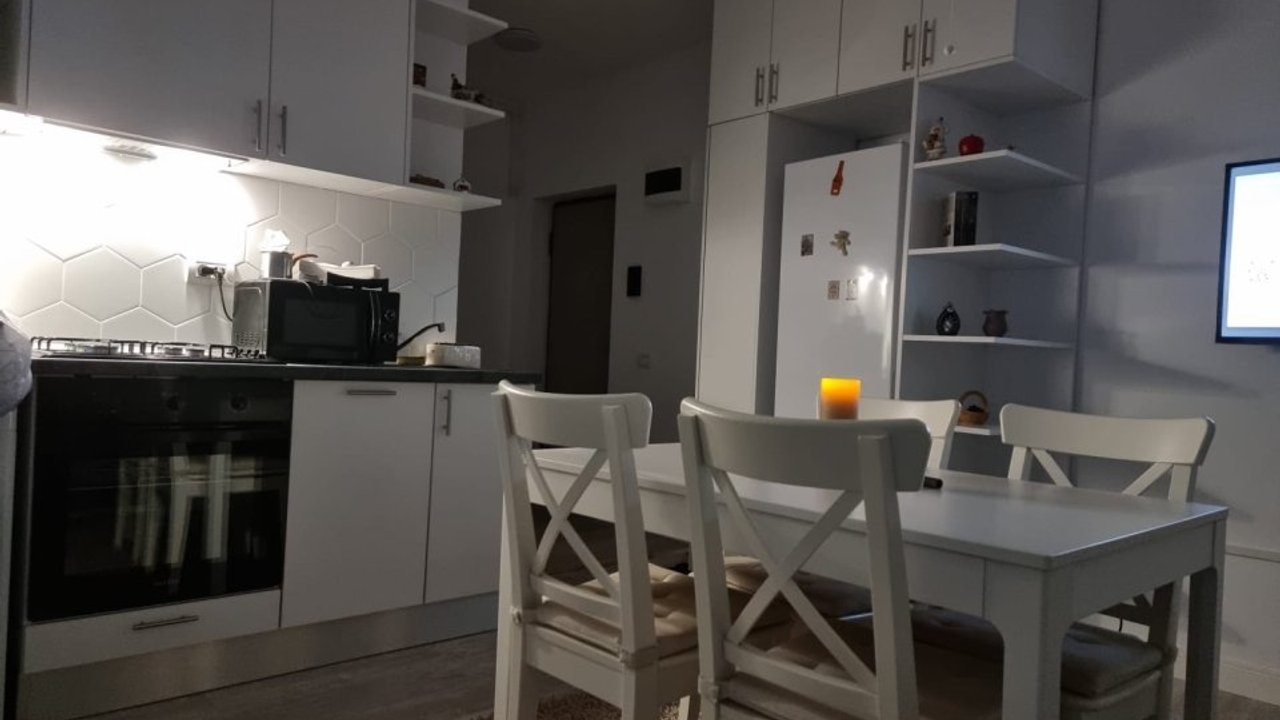 Inchiriez apartament 2 camere - cu loc de parcare inclus