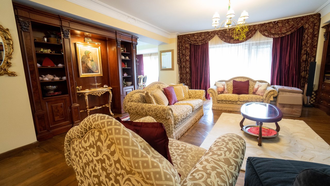 Apartament De Vanzare , la Baza Partiei Clabucet
