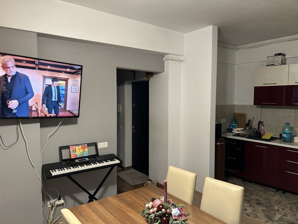 Vând apartament Drumul Taberei, 3 cam., bd. Timisoara