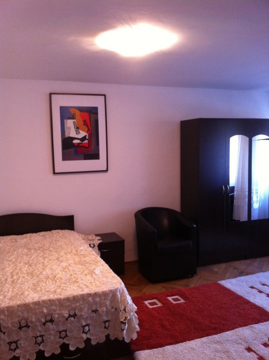 Inchiriez garsoniera central