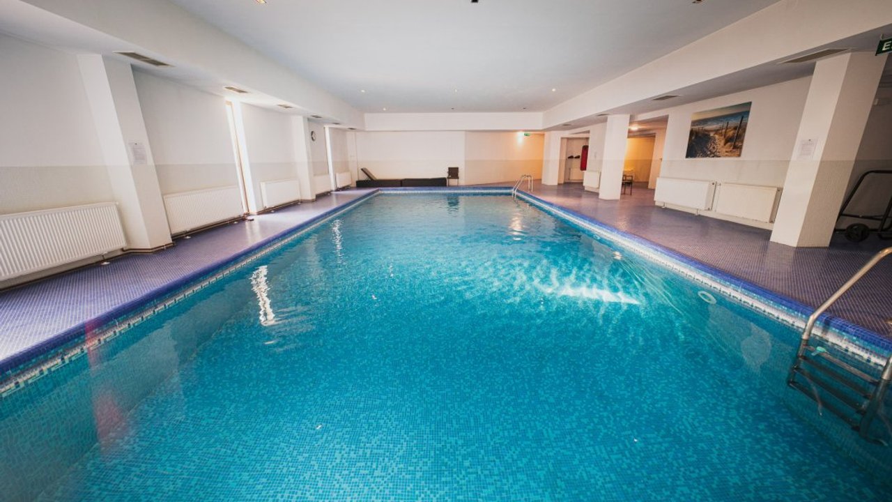 Apartament 4 camere, 117 mp, piscină, terasă, acces privat, cu barieră, parcare