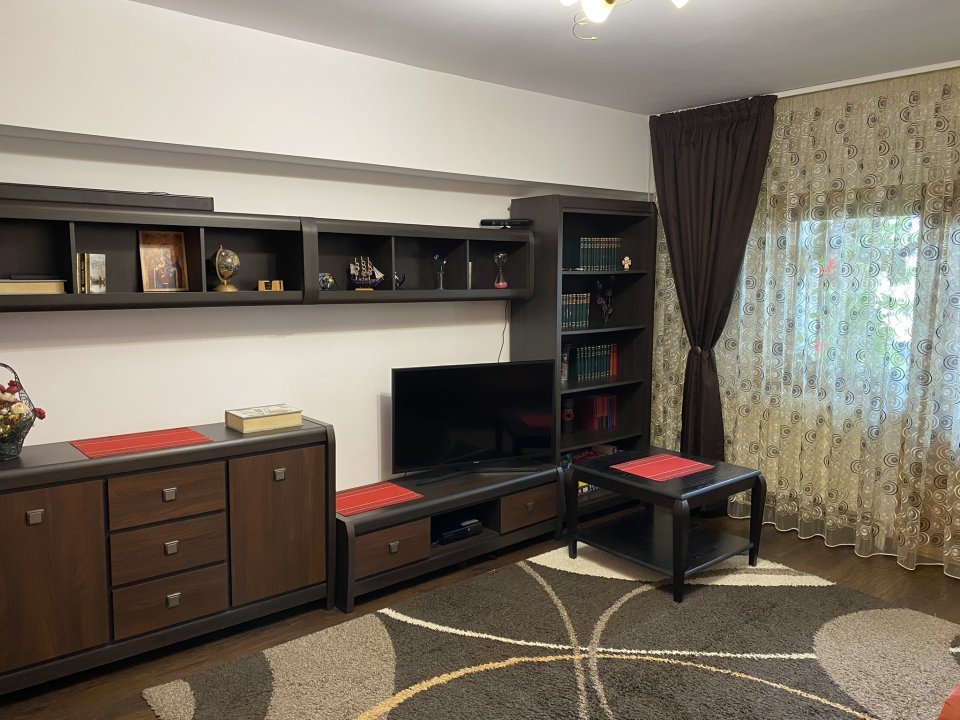 Vând apartament 4 camere Dorobanţi 2